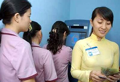 Tăng lương tối thiểu: Người lao động và DN cùng kêu khổ